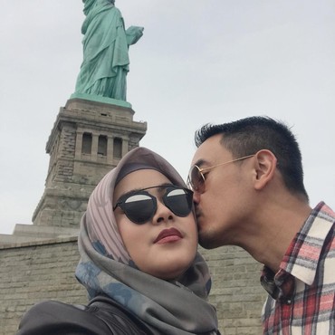 Melihat Lagi Kemesraan Zumi Zola dan Istri yang Terancam Perceraian