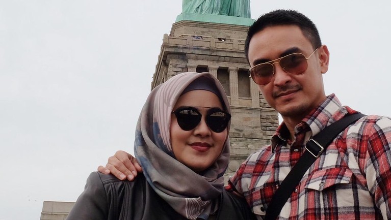 Sherrin Tharia dan Zumi Zola