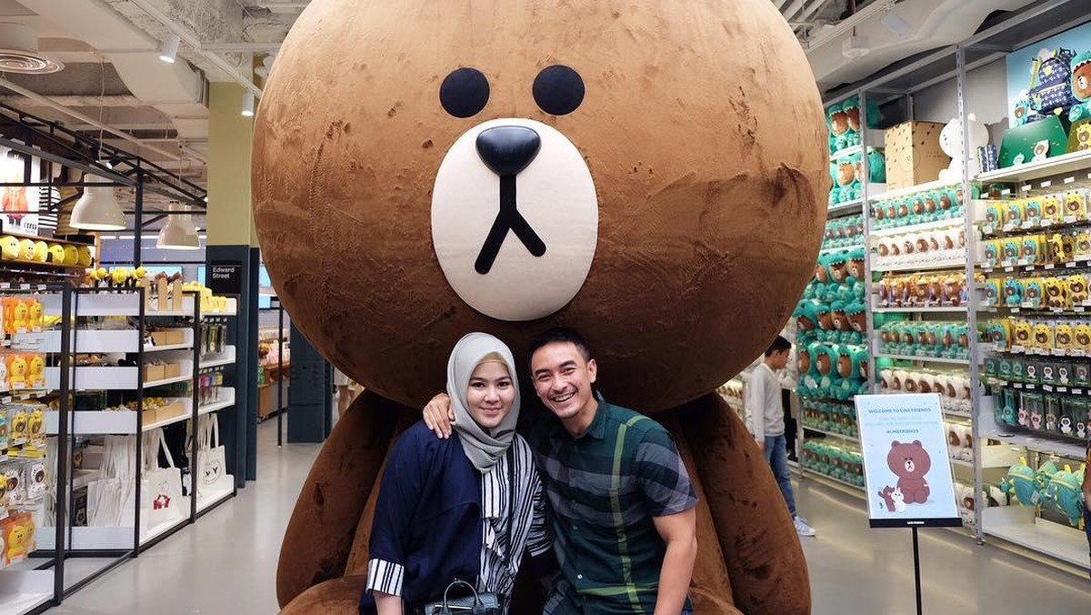 Sherrin Tharia dan Zumi Zola