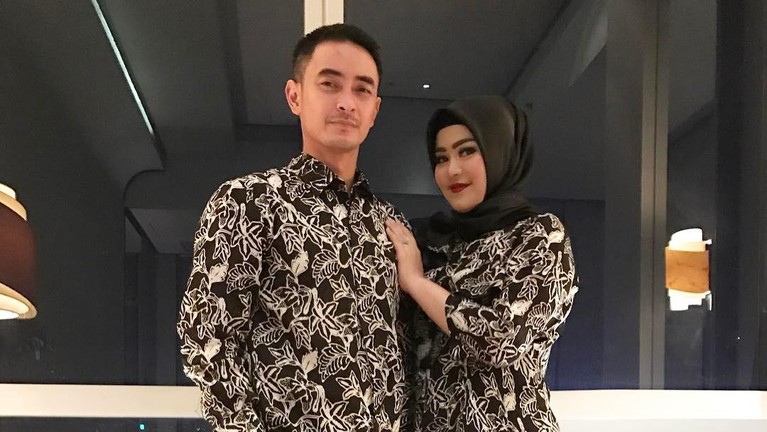 Sherrin Tharia dan Zumi Zola