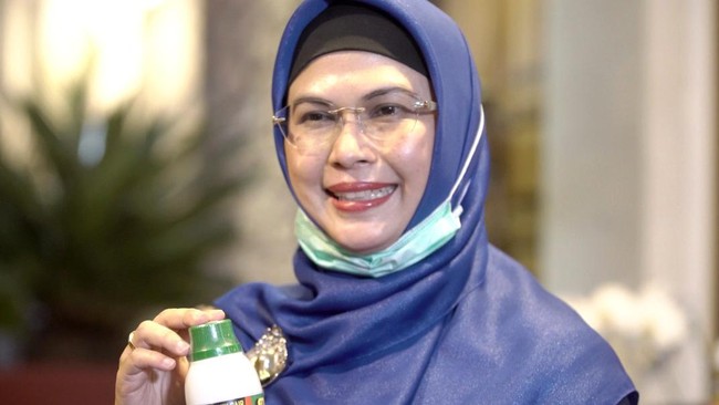 Elektabilitas cawalkot Tangerang Selatan Benyamin Davnie paling tinggi namun cenderung melambat, sementara Siti Nur Azizah mengalami lonjakan elektabilitas.