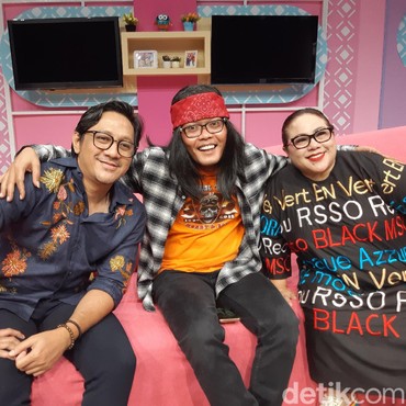 Sule Tak Kuasa Tahan Tangis Lihat Nunung Menderita Kanker Payudara