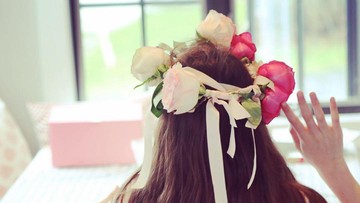 SURI CRUISE TERJUN KE DUNIA HIBURAN
