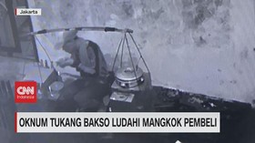 VIDEO: Tukang Bakso Ludahi Mangkok Pembeli