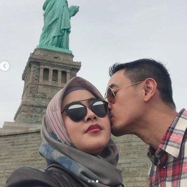 Zumi Zola: Lepas Ayu Dewi, Isu Zina dengan Istri Orang hingga Cerai