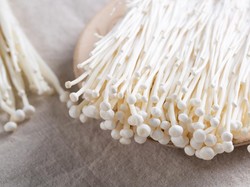 3 Resep Jamur Enoki yang Enak dan Gampang Dibuat