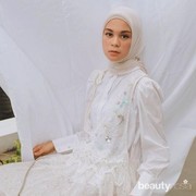 3 Style Mix & Match Kemeja Putih ala Tantri Namirah