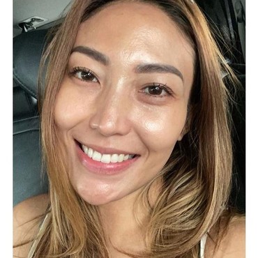 Tampilan Polos Ayu Dewi Jadi Sorotan