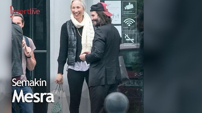 Semakin Melekat, Keanu Reeves Ditemani Pacar di Lokasi Syuting 'The Matrix 4'