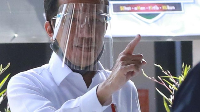 Jokowi menyatakan ekonomi kuartal III 2020 harus bisa lepas dari tekanan virus corona. Kalau tidak bisa, Indonesia dipastikan terjerembab dalam jurang resesi.