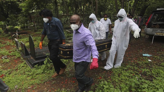 People carry the body of a man who died of COVID-19 for burial at a cemetery in Mumbai, India, Tuesday, June 23, 2020. Some Indian states Tuesday were considering fresh lockdown measures to try to halt the spread of the virus in the nation of more than 1.3 billion. (AP Photo/Rafiq Maqbool)