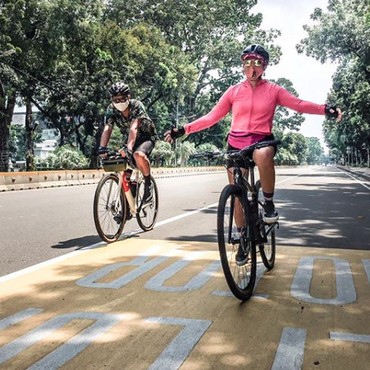 Nirina Zubir Alami Kecelakaan Saat Bersepeda di Jalanan