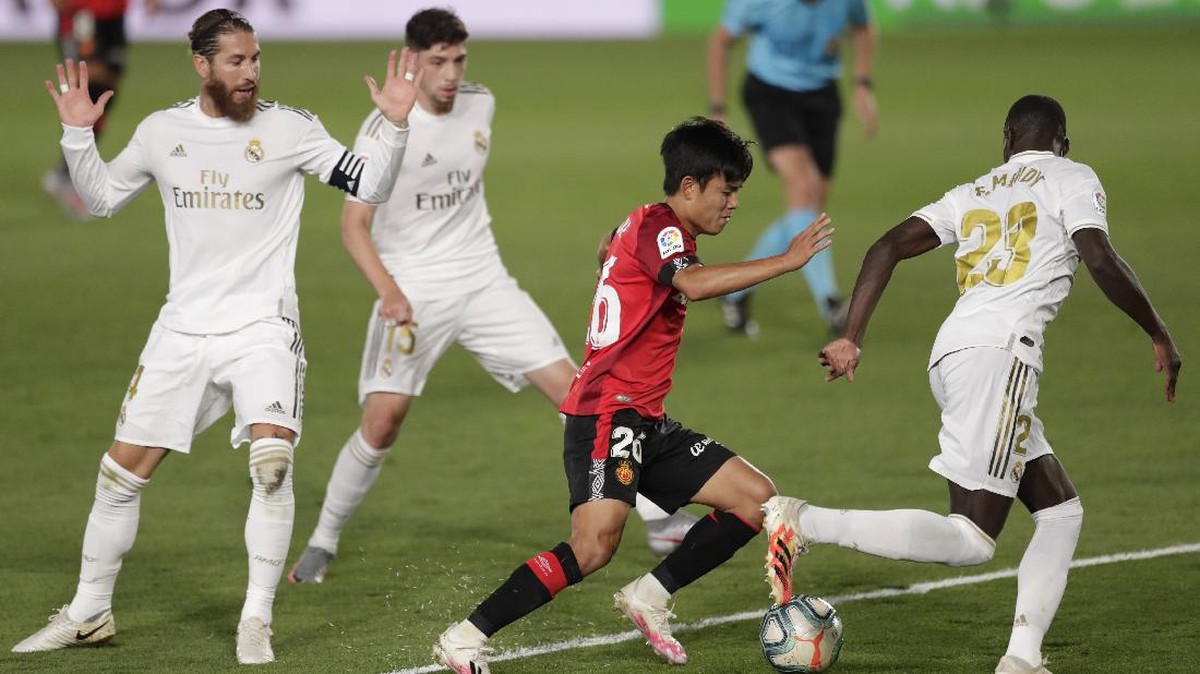 FOTO: Real Madrid Geser Barcelona di Liga Spanyol