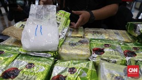 Satpam AP 1 Bandara Pattimura Ambon Ditangkap Bawa 13 Paket Sabu