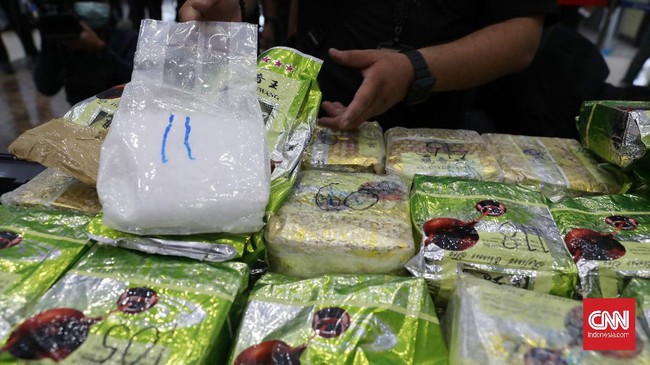 Kepala Unit (Kanit) Narkoba Polres Mesuji Aiptu DA dicopot dari jabatannya karena terbukti mengonsumsi narkoba jenis sabu.