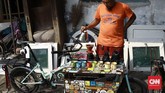 Sepeda Kargo Siasat Genjot Ekonomi Sepeda kargo, begitu beberapa orang menyebutnya. Ini seperti sepeda yang dikombinasikan dengan bak terbuka pada mobil niaga. Kamis (25/6/2020). CNN Indonesia/Andry Novelino