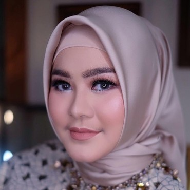 3 Fakta Sherrin Tharia, Gugat Cerai Zumi Zola hingga Lepas Hijab