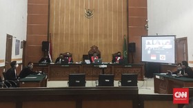 Satpam PN Jakbar Wafat Akibat Covid, Sidang John Kei Ditunda