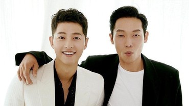 Libur Syuting, Song Joong Ki & Yang Kyung Won Asyik Sepedaan