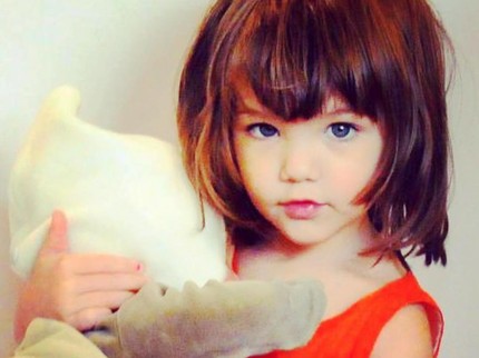 7 Potret Transformasi Suri Putri Tom Cruise, Cantik Sejak Kecil & Jadi Sorotan