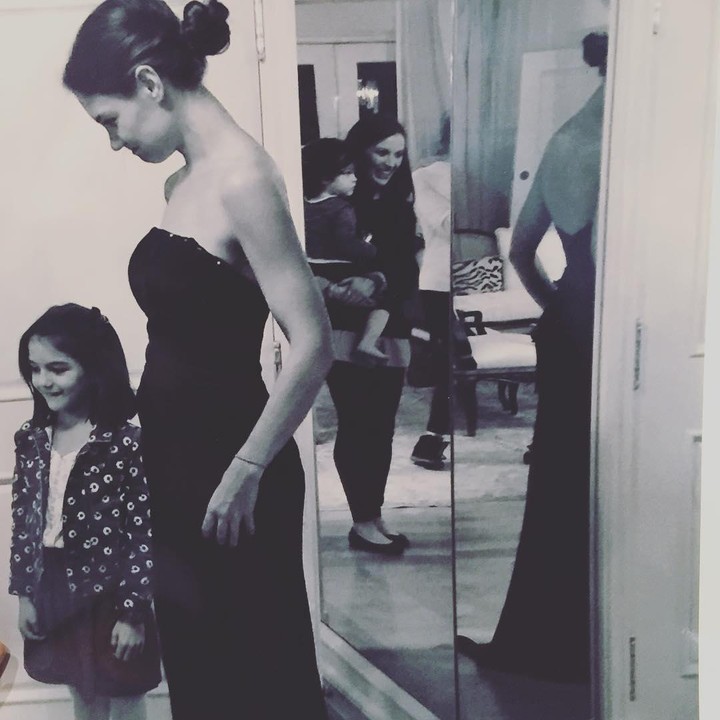 <p>Beranjak besar, kecantikan Suri Cruise makin membuat orang jadi penasaran. Aplagi, sang ibu selalu mendadani Suri dengan penampilan yang modis. (Foto: Instagram @katieholmes212)</p>