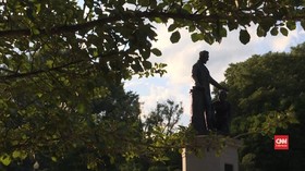 VIDEO: Demonstran AS Desak Turunkan Patung Abraham Lincoln