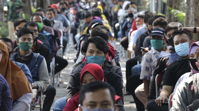 Jumlah kumulatif kasus positif yang telah mencapai 180 ribu lebih dengan pasien meninggal mencapai 7.616 orang menjadi indikasi pandemi Covid-19 tak terkendali.