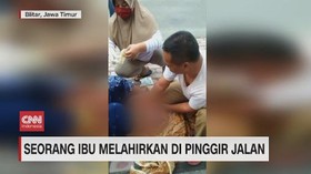 VIDEO: Seorang Ibu Melahirkan di Pinggir Jalan