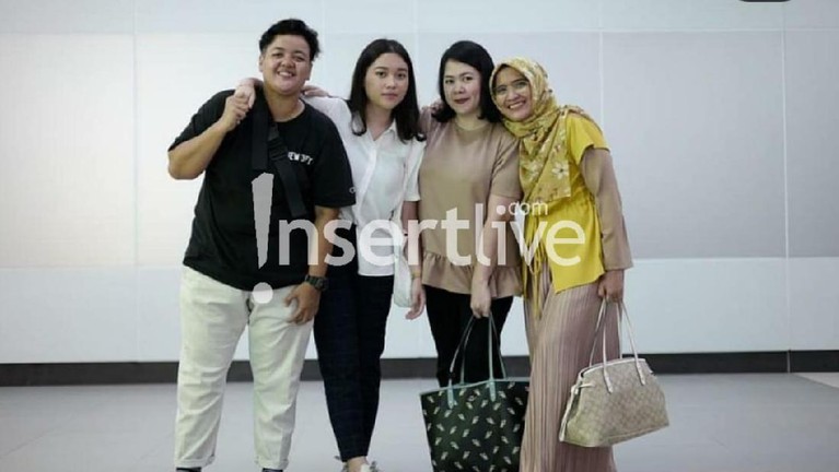 Zidny Lathifa dan Iqbaal Ramadhan Zidny Lathifa dan Iqbaal Ramadhan