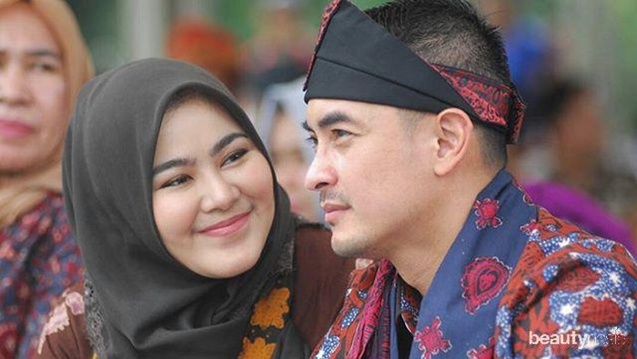 Zumi Zola Digugat Cerai, Kenapa?