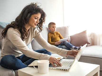 Tips Mengelola Emosi Bunda Selama di Rumah Agar Si Kecil Tetap Happy