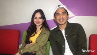 img-title Satu Bulan Menikah, Angelica Simperler Hamil Anak Pertama