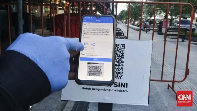 Menilik Jargon QR Code Tangkal Penularan Corona di Tiga Kota