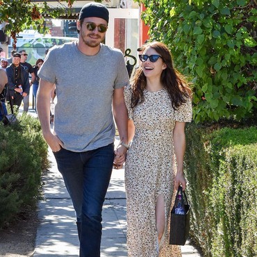 Selamat! Emma Roberts Hamil Anak Pertama dari Garrett Hedlund