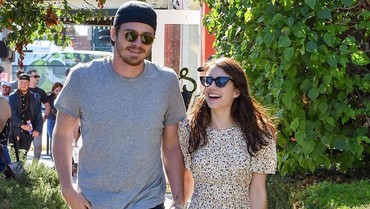 img-title Selamat! Emma Roberts Hamil Anak Pertama dari Garrett Hedlund