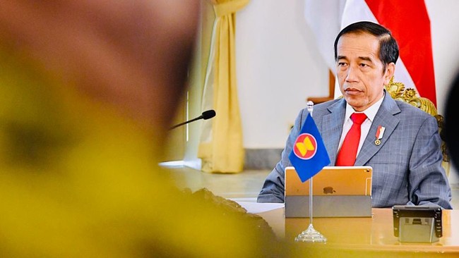 Jokowi menyinggung rivalitas AS vs China dan Rusia dalam pembukaan KTT ASEAN ke-42 dan mendesak ASEAN bertindak menanggapi situasi global yang kian rumit.