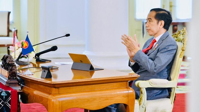 Charta Politika mencatat 73,1 persen responden survei mendukung perombakan kabinet atau reshuffle oleh Presiden Jokowi.