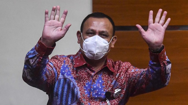 Tindakan pimpinan KPK menolak keberatan sejumlah pegawai yang tak lolos tes wawasan kebangsaan (TWK) dinilai sebagai kesewenang-wenangan baru.