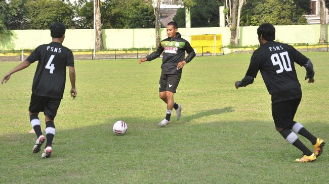 Pembina PSMS Medan Edy Rahmayadi disebut siap lepas kepemilikan klub berjuluk Ayam Kinantan. Namun, calon pembeli diwajibkan memenuhi dua syarat.