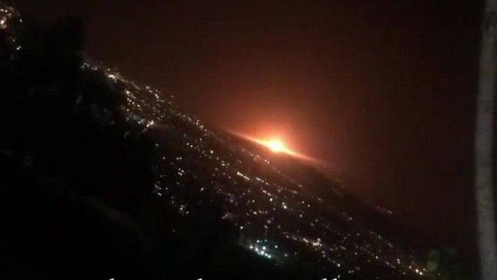 Ledakan di fasilitas militer iran (Dok. Twitter @2_ordu) Ledakan di fasilitas militer iran (Dok. Twitter @2_ordu)
