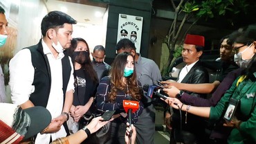 img-title Paras Manis Putri John Kei Datangi Polda Jadi Sorotan