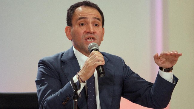 (FILES) In this file photo taken on July 09, 2019, newly appointed Mexican Secretary of Finance Arturo Herrera speaks during a press conference at the National Palace in Mexico City. - Mexico's Finance Minister, Arturo Herrera, reported on June 25, 2020 that he tested positive for COVID-19 just three days after meeting with President Andres Manuel Lopez Obrador and coinciding with other officials at various events. (Photo by STR / AFP)