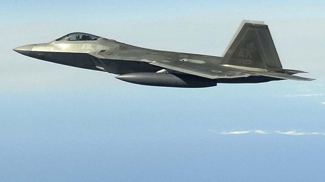 pesawat tempur AS, F-22 Raptor.  (North American Aerospace Defense Command via AP)