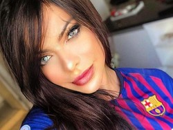 Ngefans Berat, Model Bokong Terindah Tato Tanda Tangan Messi di Bagian Ini