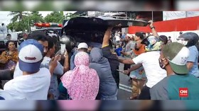 Jasad Corona yang Direbut Warga Ambon Dimandikan dan Dikafani