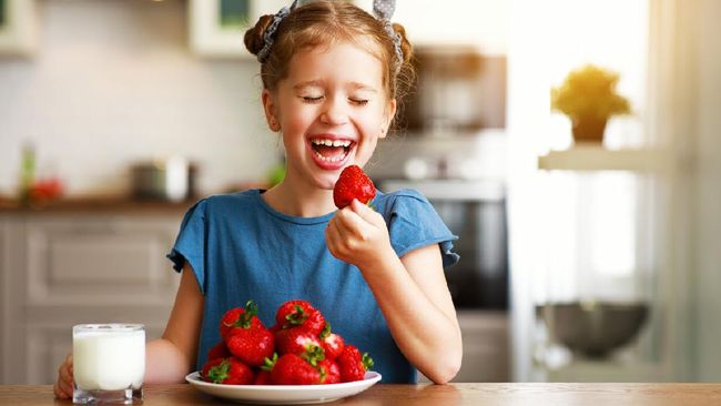 7 Tips agar Anak  Mau  Makan  Buah Seru dan Mudah Diikuti