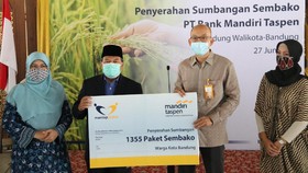 Bank Mantap Bagikan Ribuan Sembako untuk Lansia di Bandung