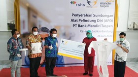 Bank Mantap Serahkan Bantuan APD Senilai Rp1 M