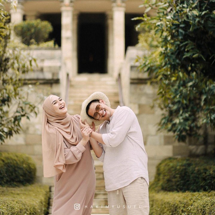 <p>Keduanya terlihat bahagia menantikan kehadiran anak pertama mereka, Bunda. Semoga sehat dan lancar hingga melahirkan Citra Kirana. (Foto: Instagram @citraciki)</p>