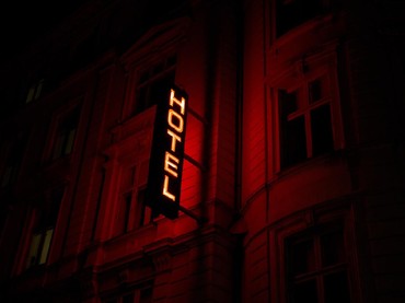 img-title Respons Komnas Perempuan soal Larangan Check In Hotel Bagi Pasangan Belum Nikah